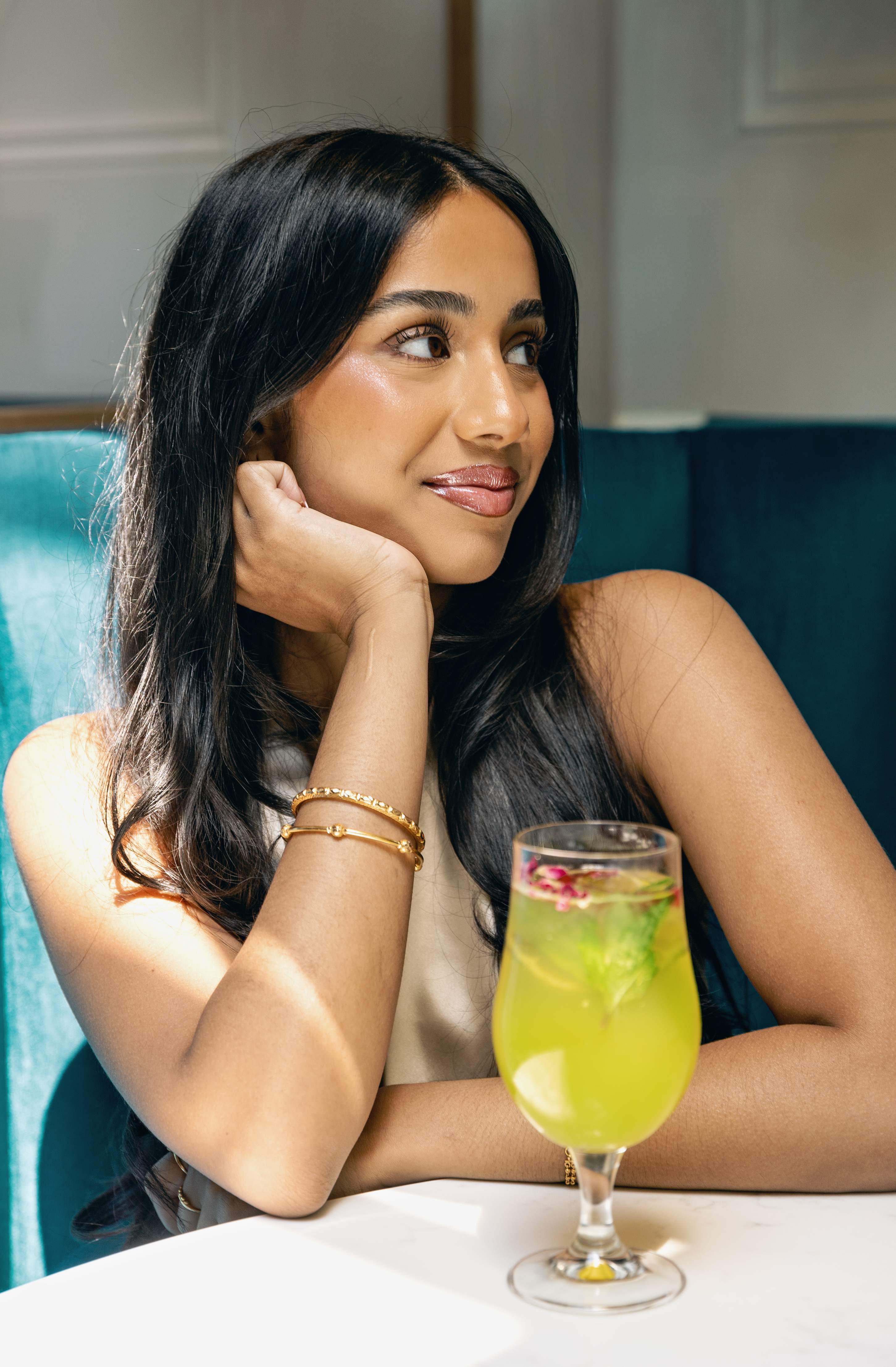 Chin resting, spritz on the table
